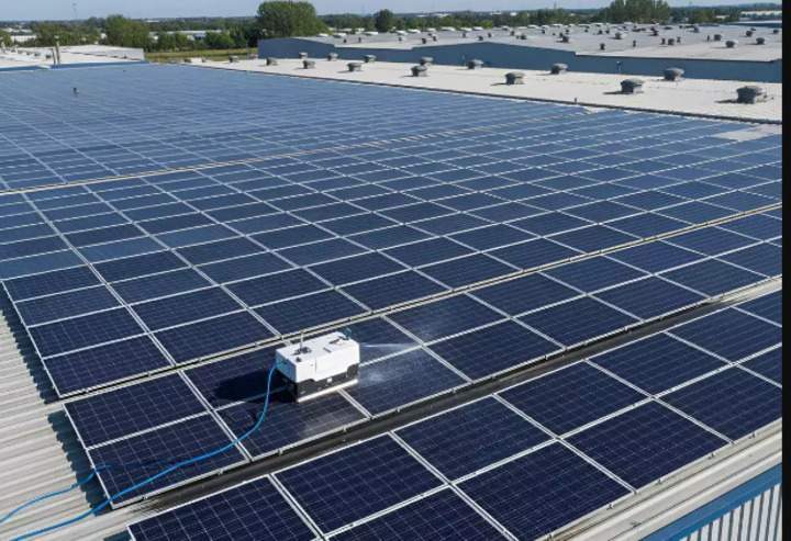 Nettoyage panneau solaire industriel